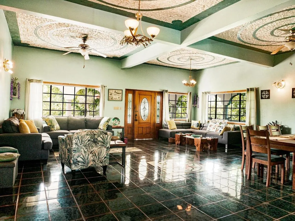 Villa Negril Haven-Spacious 3-Bedroom Guesthouse With Parking & Pets Allowed